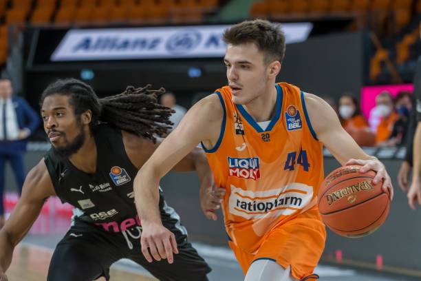 他渴望深入 他渴望深入